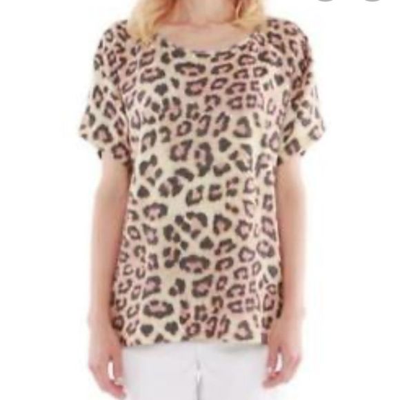 Hye Park & Lune Julian Relaxed Leopard Short Sleeve Super Soft Premium T-Shirt - Picture 10 of 16